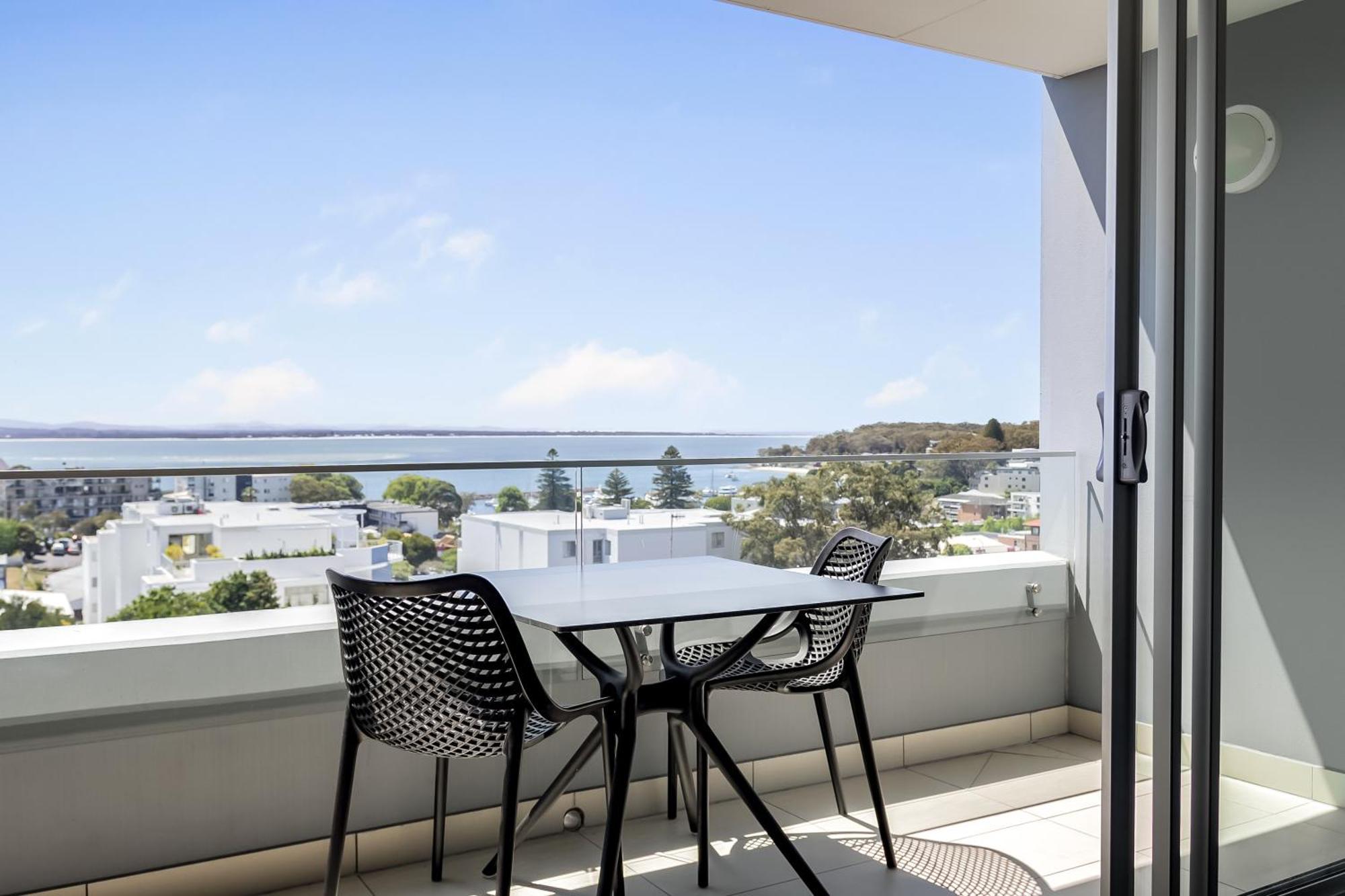 Oaks Nelson Bay Lure Suites Bagian luar foto